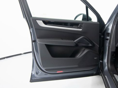 New 2026 Porsche Cayenne image 19