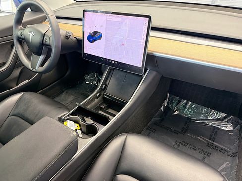 Used 2020 Tesla Model 3 Standard Range Plus RWD image 9