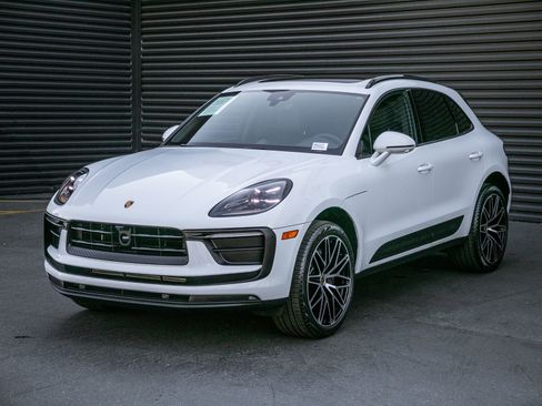 Certified 2026 Porsche Macan image 1