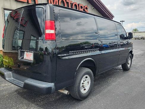 Used 2018 Chevrolet Express 2500 w/ Driver Convenience Package RWD image 7