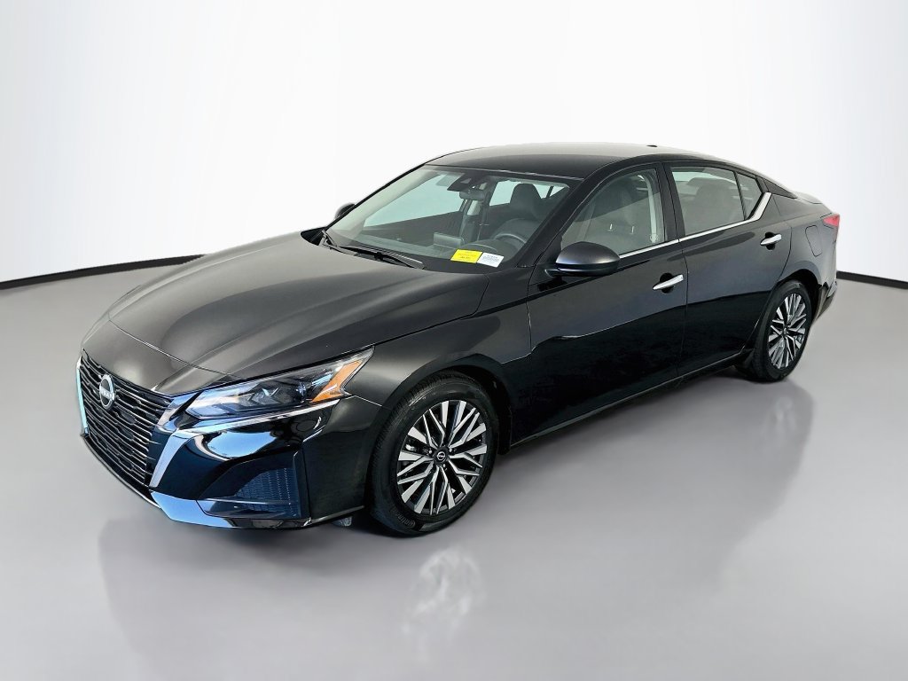 Used 2025 Nissan Altima 2.5 SV FWD image 3