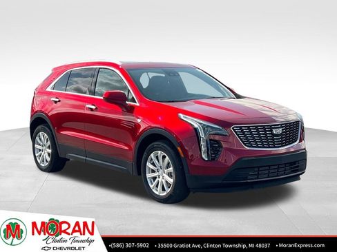 Certified 2023 Cadillac XT4 Luxury w/ Cold Weather Package AWD/4WD image 9