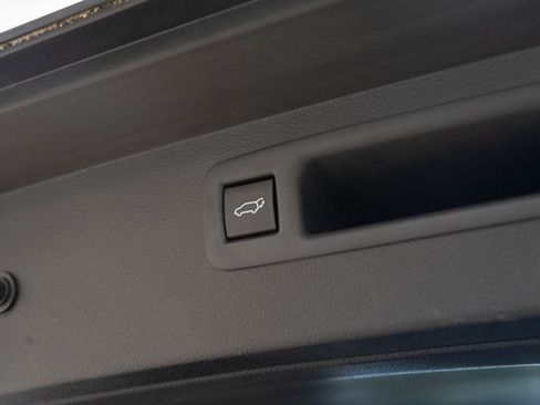 Used 2023 Toyota Highlander L image 13