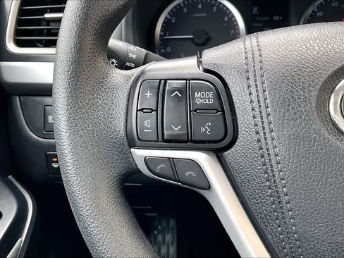Certified 2019 Toyota Highlander LE w/ Carpet Mat Package (TMS) AWD/4WD image 24
