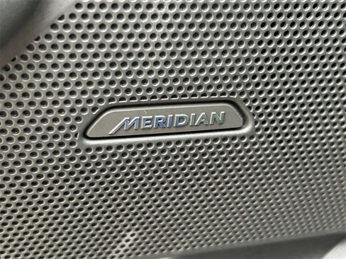 Used 2025 Land Rover Range Rover Velar Dynamic SE image 29