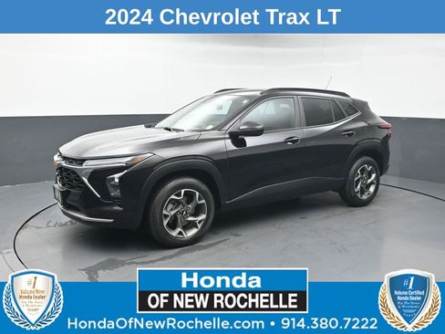 Used 2024 Chevrolet Trax LT FWD image 1