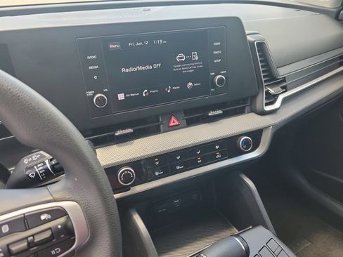 Used 2025 Kia Sportage LX FWD image 22