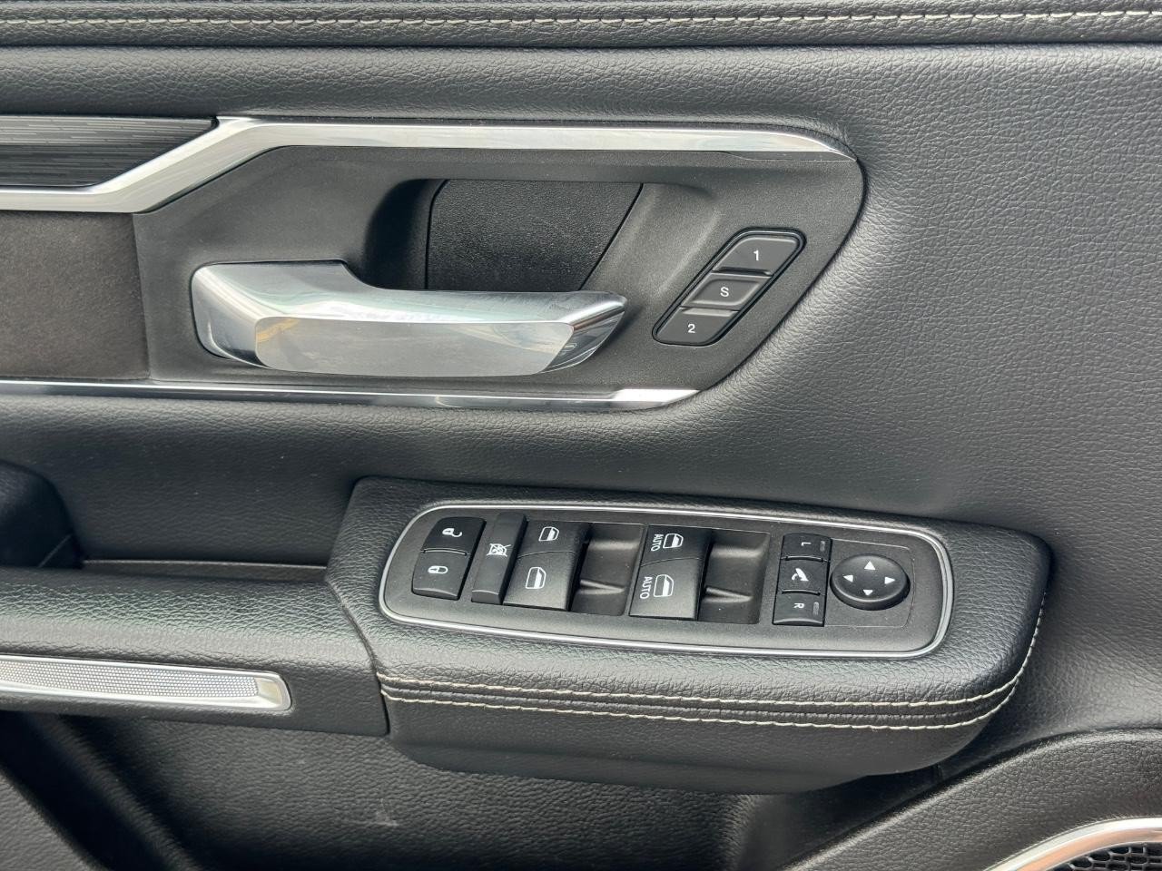 Used 2024 RAM 1500 Laramie RWD image 26