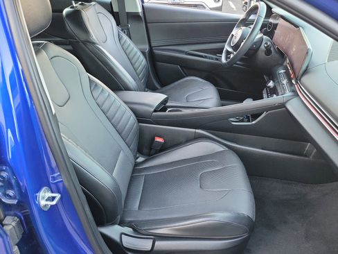 Certified 2023 Hyundai Elantra Limited image 18