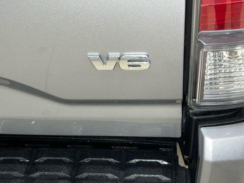 Used 2020 Toyota Tacoma TRD Sport image 9