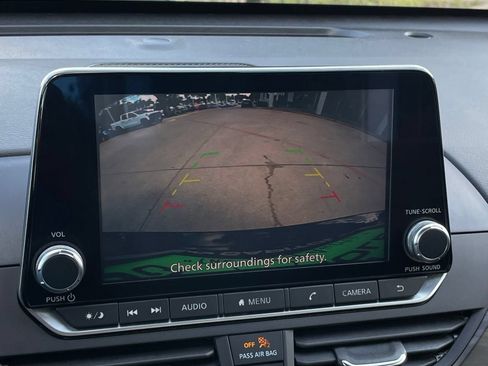 Used 2024 Nissan Altima 2.5 SV FWD image 19