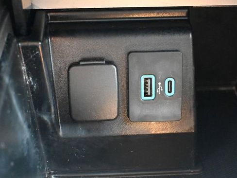 Used 2020 Ford Explorer XLT w/ Comfort Package AWD/4WD image 32