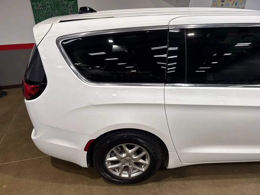 Used 2024 Chrysler Pacifica Touring-L FWD image 64