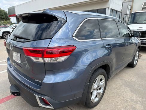 Used 2019 Toyota Highlander Limited FWD image 4