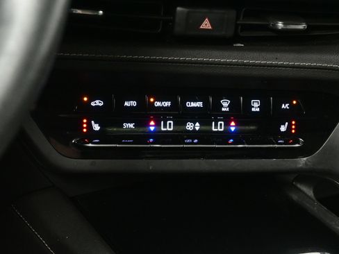 Used 2023 Buick Envision Preferred w/ Sport Touring Package AWD/4WD image 20
