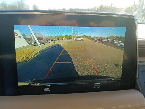 Used 2024 Chevrolet Suburban Premier RWD image 19