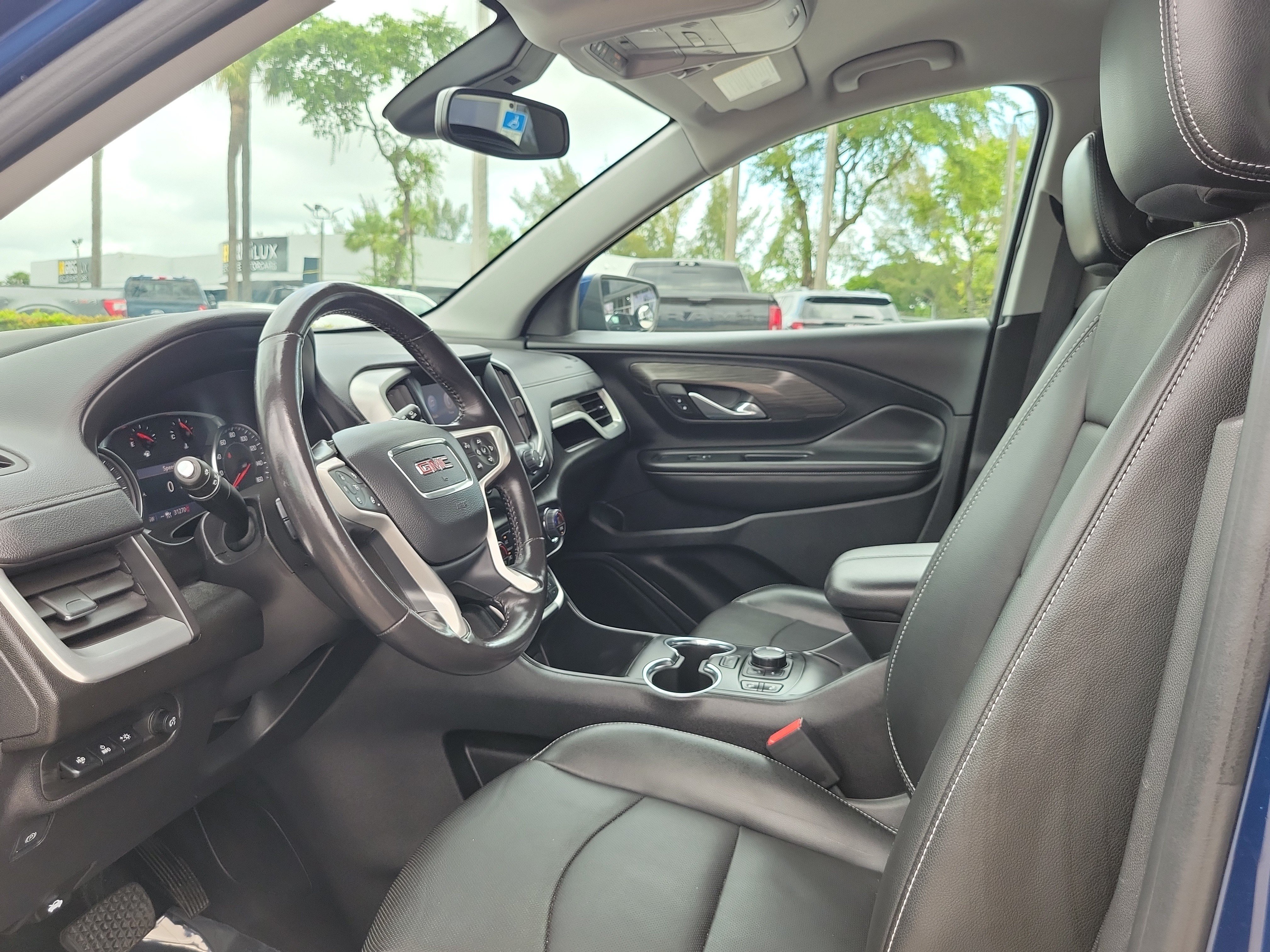 Used 2022 GMC Terrain SLT w/ Tech Package FWD image 11