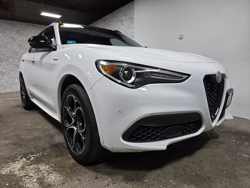 Used 2022 Alfa Romeo Stelvio Veloce image 4