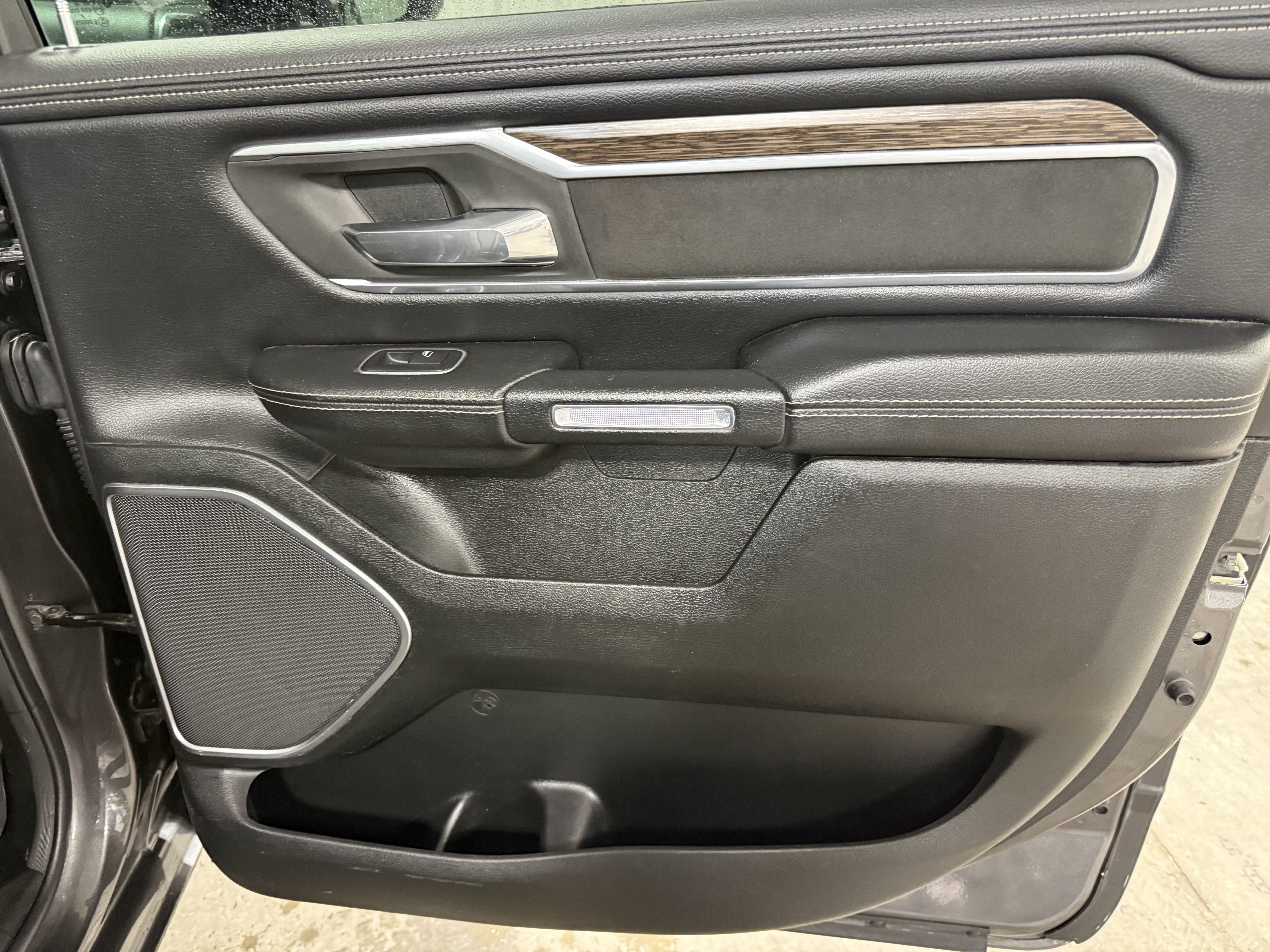 Used 2020 RAM 1500 Laramie AWD/4WD image 6