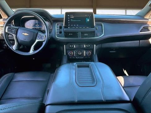 Used 2022 Chevrolet Tahoe LT w/ LT Signature Plus Package image 16