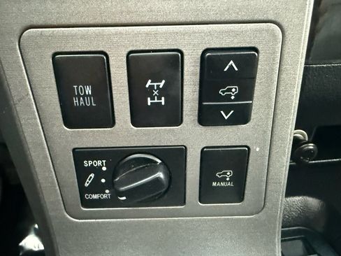 Used 2012 Toyota Sequoia Platinum image 40