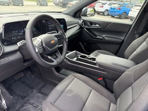 Used 2025 Chevrolet Equinox LT AWD/4WD image 16