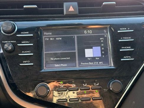 Used 2018 Toyota Camry LE image 12