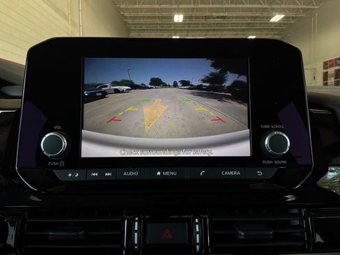 Used 2025 Nissan Pathfinder SV FWD image 33