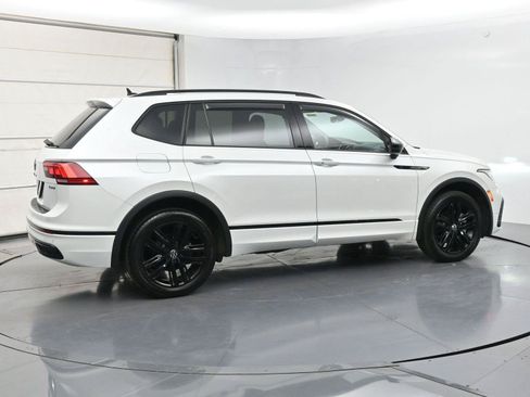 Certified 2022 Volkswagen Tiguan SE R-Line AWD/4WD image 30