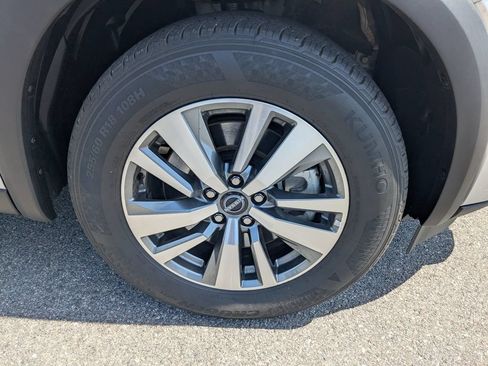 Used 2025 Nissan Pathfinder SL FWD image 11