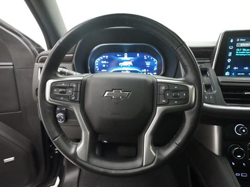 Used 2023 Chevrolet Suburban Z71 w/ Luxury Package AWD/4WD image 3