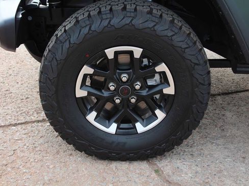 Used 2025 Jeep Wrangler Unlimited Rubicon w/ Safety Group AWD/4WD image 16