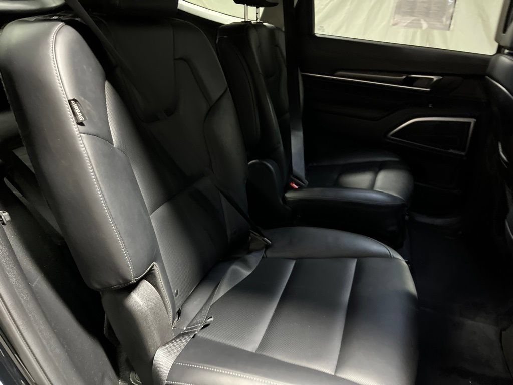 Used 2025 Kia Telluride S FWD image 11