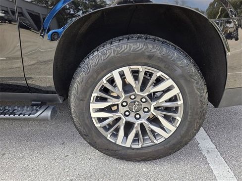 Certified 2025 Chevrolet Suburban Z71 image 19