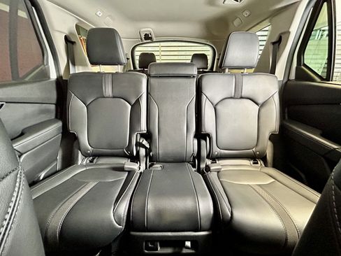 Used 2025 Honda Pilot Touring image 31