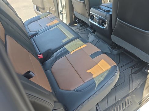 Used 2020 Chevrolet Silverado 1500 High Country w/ Technology Package AWD/4WD image 11
