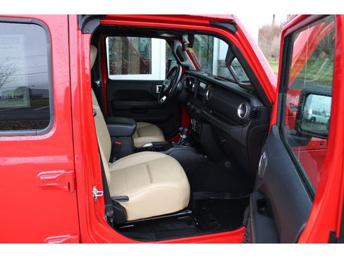 Used 2018 Jeep Wrangler Unlimited Sahara w/ Dual Top Group image 14