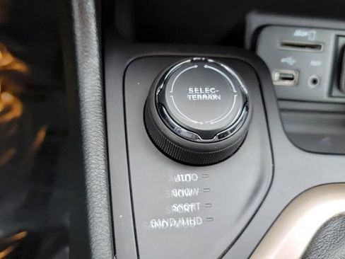 Used 2017 Jeep Cherokee Latitude w/ Comfort & Sound Group image 26