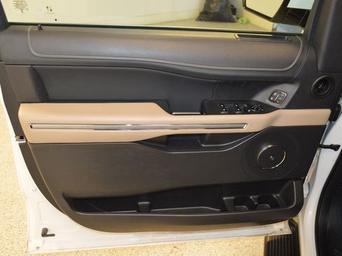 Used 2024 Ford Expedition Limited AWD/4WD image 14