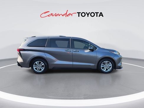 Certified 2021 Toyota Sienna Limited FWD image 9