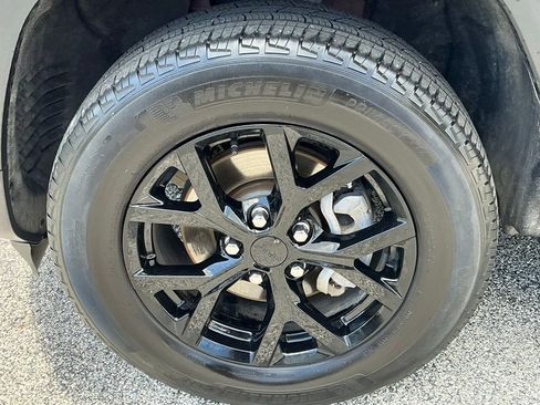 Used 2024 Jeep Grand Cherokee Altitude AWD/4WD image 21