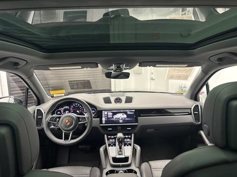 Certified 2021 Porsche Cayenne AWD/4WD image 8
