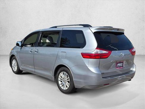 Used 2015 Toyota Sienna XLE FWD image 7