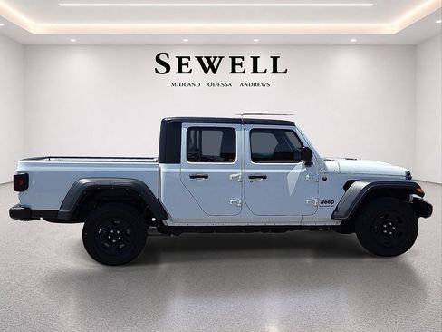 Used 2023 Jeep Gladiator Sport AWD/4WD image 5