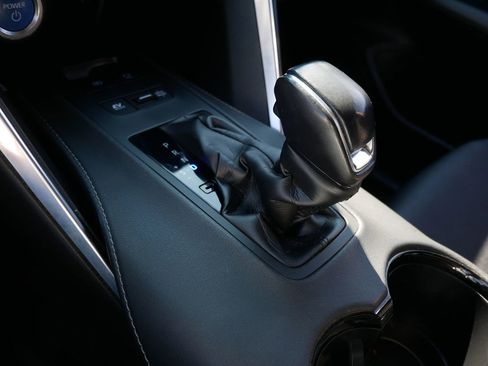 Used 2021 Toyota Venza LE w/ Carpet Mat Package (TMS) image 24