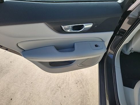 Used 2023 Volvo S60 B5 Core image 10