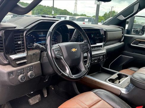 Used 2024 Chevrolet Silverado 2500 High Country w/ High Country Premium Package AWD/4WD image 5