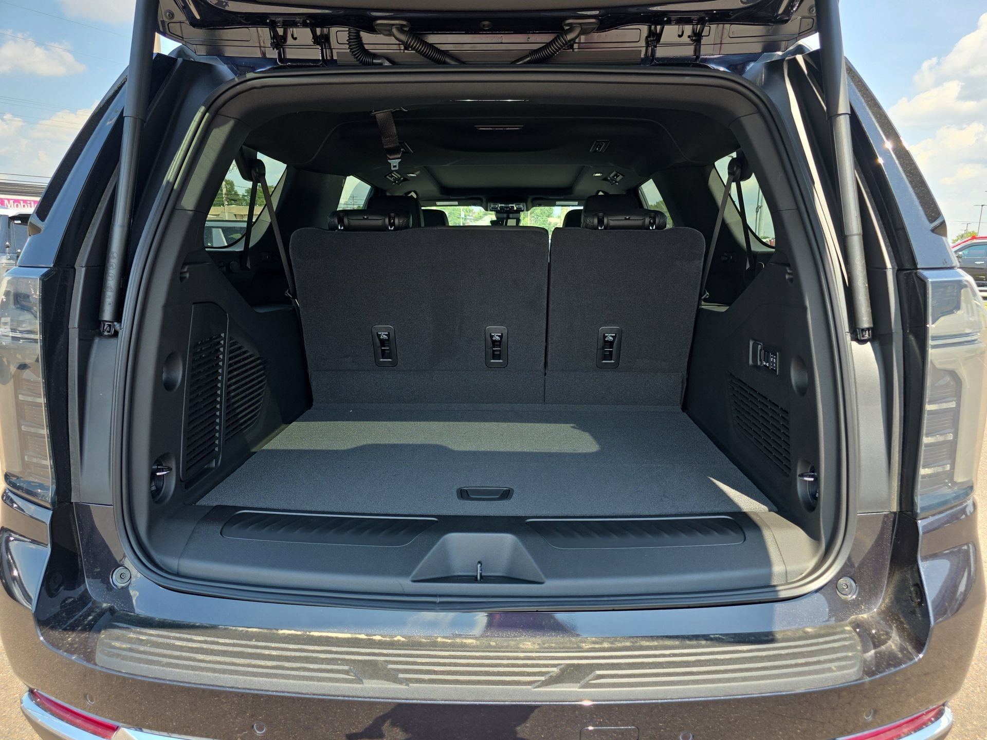 New 2026 Chevrolet Suburban LT w/ Advanced Technology Package AWD/4WD image 14