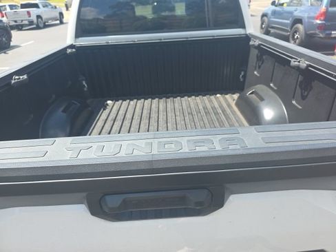 Used 2022 Toyota Tundra SR5 w/ SR5 Convenience Package AWD/4WD image 11