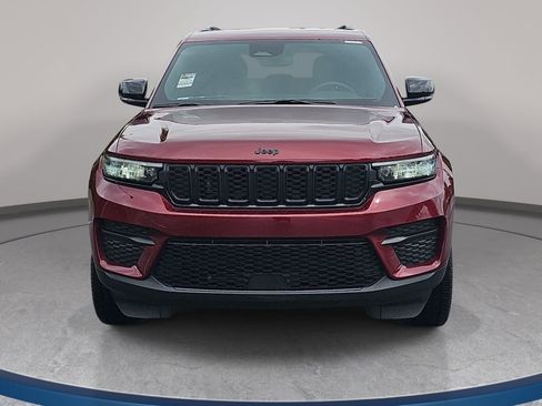 Used 2024 Jeep Grand Cherokee Altitude AWD/4WD image 2